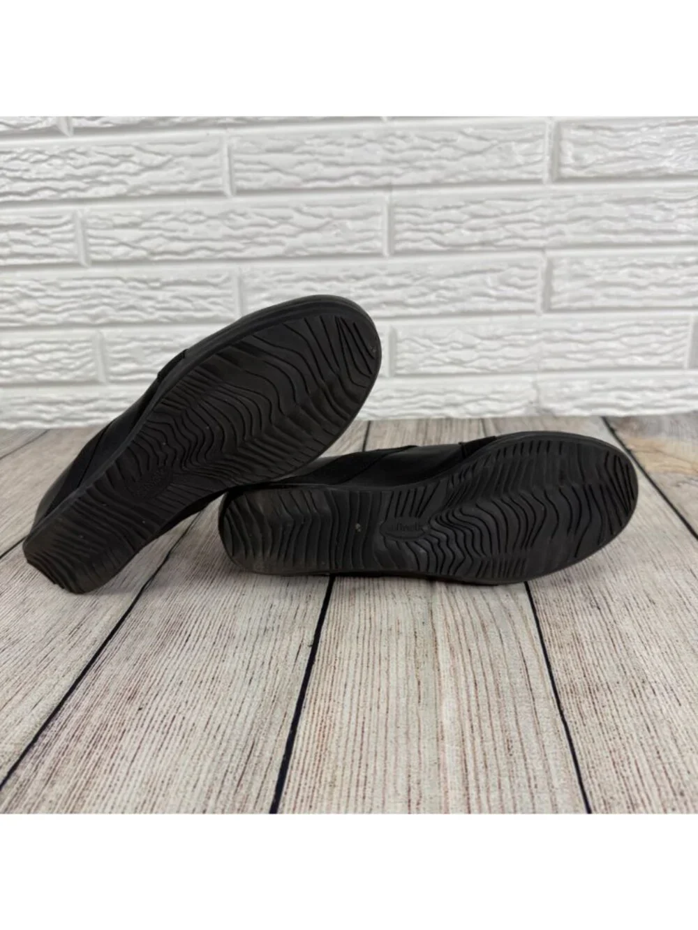 Softwalk Waverly Flats Shoes Hidden Wedge Heel Crisscross Stretch Straps Sz 7.5W